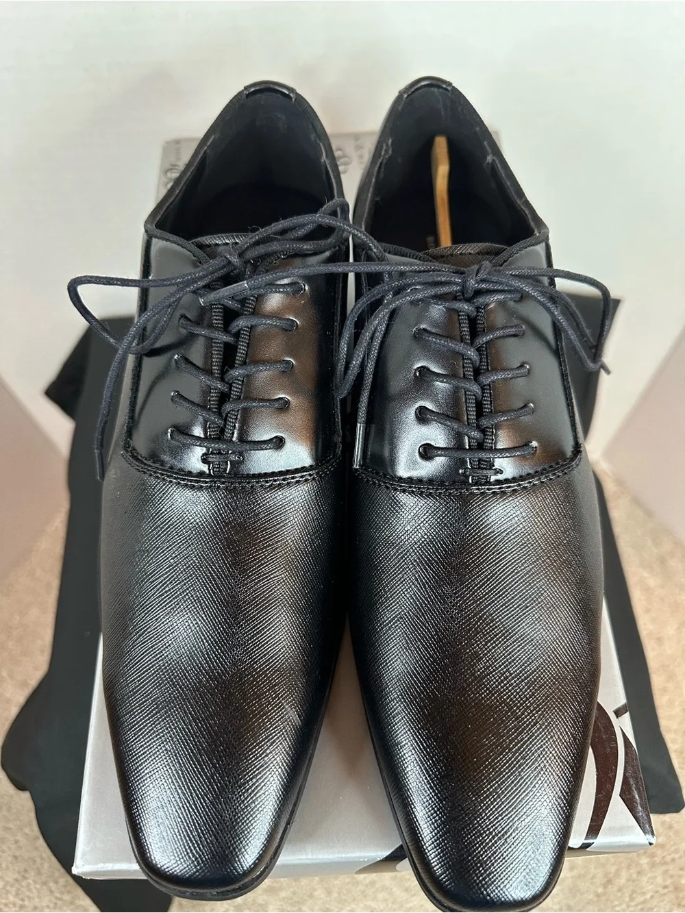 Rock & Republic Men’s Black Textured Lace-Up Oxfords, size 8, New in Box